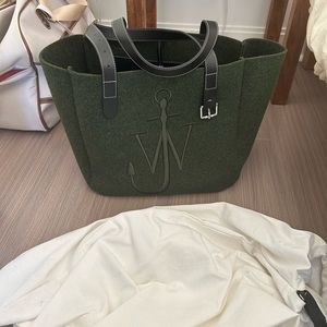 New and never used. Selling because it was a gift and is not my style.